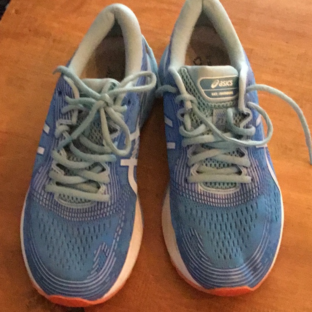 Asics women’s size 10 good condition.